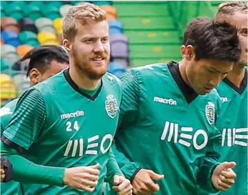  ??  ?? Rosell e Tanaka estão na lista de transferên­cias do Sporting