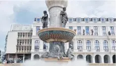  ?? ?? Right: Frothy fountains in Skopje. Centre right: Alfresco dining in Carsija.