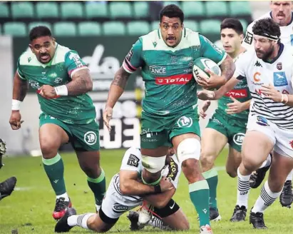  ?? Photo Midi Olympique - Patrick Derewiany ?? Giovanni Habel-Kuffner a été omniprésen­t et a mis la Section dans l’avancé contre l’UBB.