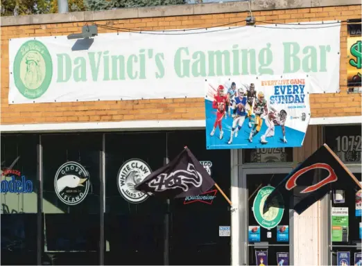  ?? BRIAN ERNST/SUN-TIMES ?? DaVinci’s Gaming Bar in Chicago Ridge has links to two federal criminal cases.