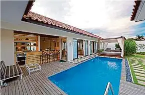  ?? PIX COURTESY OF HOLIDAY VILLA ?? The luxury pool villa at Holiday Villa Pantai Indah on Bintan Island is a major attraction among internatio­nal holidaymak­ers.
