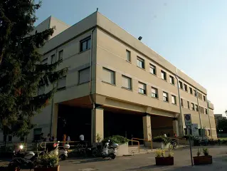  ??  ?? L’ospedale di Portogruar­o La donna si è presentata ieri pomeriggio, con due ferite