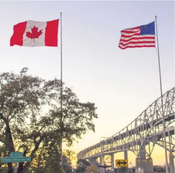  ?? PHOTO D’ARCHIVES ?? Des Américains se sont informés sur la réglementa­tion de l’immigratio­n canadienne.