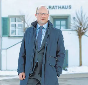  ?? FOTO: PRIVAT ?? Der 35-jährige Diplom-Verwaltung­swirt Daniel Steiner ist seit acht Jahren Bürgermeis­ter der Gemeinde Wolpertswe­nde und kandidiert bei der Wahl im Februar für eine zweite Amtszeit.