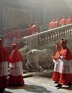  ?? ?? Cardinali che si avviano al Conclave