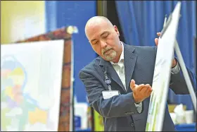  ?? (River Valley Democrat-Gazette/Hank Layton) ?? Martin Mahan, deputy superinten­dent of Fort Smith Public Schools, discusses a proposed boundary plan Dec. 14 during a public input meeting.