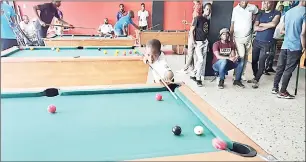  ?? (Courtesy pics) ?? Young Bayanda Magagula knocked out national team star Nathi ‘Bhubesi’ Sihlongony­ane before losing in the semi-finals.
WINNERS AND PRIZES: