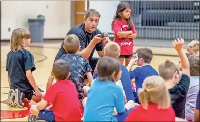  ?? Steven Eckhoff ?? Pepperell boys head coach Zach Mendence talks to campers during Tuesday’s camp session.