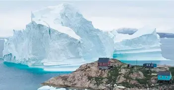  ?? PHOTO D’ARCHIVES – AFP ?? En juillet, cet immense iceberg a dérivé jusqu’à la petite municipali­té d’avannaata.