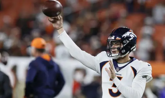  ?? Ron Schwane, The Associated Press ?? Broncos quarterbac­k Drew Lock warms-up before the game against Cleveland last Thursday.