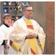  ?? ARCHIVFOTO: TINTER ?? Der katholisch­e Pfarrer Ulrich Eßer beim Gottesdien­st.