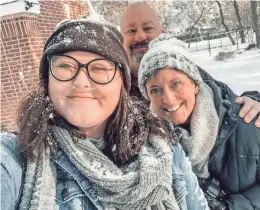  ?? PROVIDED BY HANNAH GIFFIN ?? Hannah Giffin, left, resorted to rationing her oxygen after her family lost power amid frigid weather in Texas.