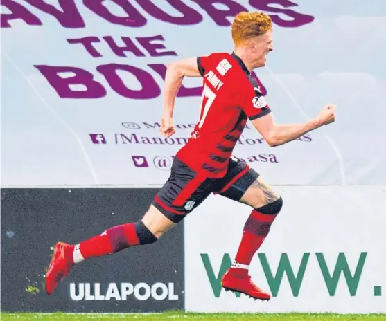  ?? Picture: SNS Group. ?? Simon Murray wheels away to celebrate after his header ended in the County net for Dundee’s winner.