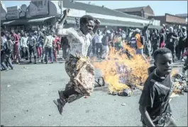  ?? PICTURE: MUJAHID SAFODIEN/AP ?? DEADLY ENCOUNTER: Hundreds of angry MDC supporters protesting over the poll results clashed with police in Harare on August 1.