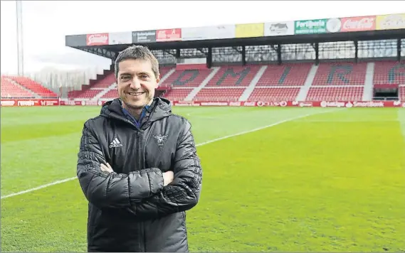  ?? FOTO: LUIS MARI UNCITI ?? Unai Mendia posa sonriente para MD en el escenario del partido
Mirandés y Real Sociedad se juegan el pase a la final hoy en Anduva