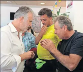 ?? / E. U. (EFE) ?? El presidente canario, Ángel Víctor Torres, visita a los afectados.
