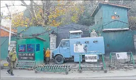  ??  ?? A CRPF vehicle outside PDP chief Mehbooba Mufti’s house in Srinagar, Friday.