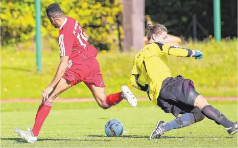  ?? FOTO: KOPF ?? Djamle Eddine Yachir erzielt das 2:0 für den FC Wangen II in Amtzell.