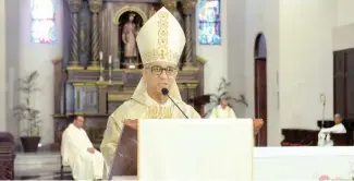  ?? RICARDO FLETE ?? Monseñor Héctor Rafael Rodríguez durante una eucaristía por los jóvenes.