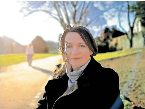  ?? FOTO: SEBASTIAN DINGLER ?? Irina Rosenau stammt aus Belarus, kam der Sprache wegen nach Saarbrücke­n und blieb. Sie hofft auf einen demokratis­chen Wandel in Minsk.