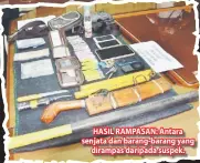  ??  ?? HASIL RAMPASAN: Antara senjata dan barang-barang yang dirampas daripada suspek.