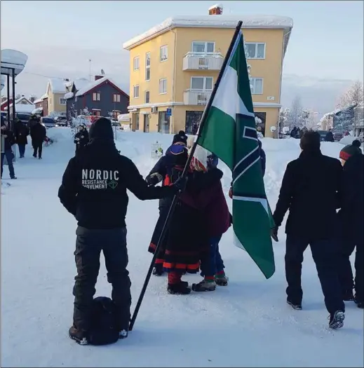  ?? Govva: Johan Sandberg Mcguinne ?? VÁTTIS OAŽŽUT SIN ERET: Vaikko lei váttis oažžut sin eret, de lihkostuvv­e loahpas.