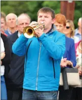  ??  ?? John Dineen from Ballinagre­e delivers the last post at the Bernard Moynihan commemorat­ion.