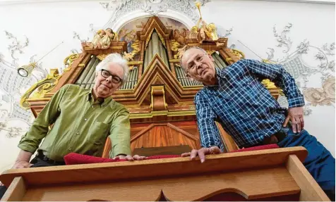  ?? Foto: Marcus Merk ?? Richard Kraus (rechts) hat seit 20 Jahren den Fördervere­in historisch­e Orgel Gabelbach geleitet. Jetzt hat er den Vorsitz an Rien Voskuilen abgegeben.