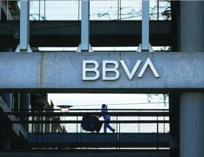  ?? EFE ?? Logo del BBVA en un edificio