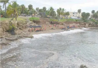  ?? JOSÉ JUSTO FÉLIZ ?? Así estaba la playita cercana al Fuerte San Gil ayer a media mañana.