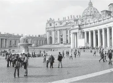  ?? Jane Woolridge / Miami Herald ?? The neighborho­od surroundin­g St. Peter’s Square in Rome is changing thanks to Italy’s sluggish economy.