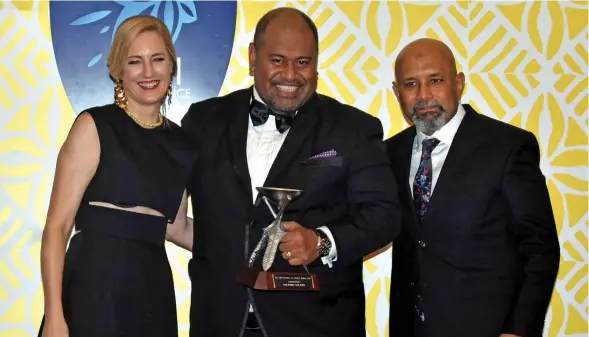  ?? Photo: Waisea Nasokia ?? Rosie Holidays general manager Eroni Paumau with his award during the 2018 ANZ FETA at the Sofitel Fiji Resort and Spa on Denarau on February 16, 2019.