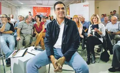  ?? CHEMA MOYA / EFE ?? El líder del PSOE, Pedro Sánchez, recuperó ayer en Arganda el formato de las “asambleas abiertas”