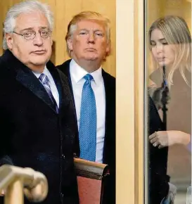  ?? BLOOMBERG PHOTO BY BRADLEY C. BOWER ?? Escolha. David Friedman (E) deixa tribunal ao lado Trump e Ivanka