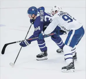  ?? CANADIAN PRESS FILE PHOTO ?? Toronto Maple Leafs centres Auston Matthews, left, and John Tavares are each dealing with thrown-together line combinatio­ns during the National Hockey League pre-season.