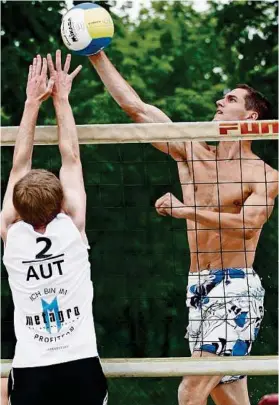  ?? PRIVAT ?? Als Volleyball­er und Unternehme­r erfolgreic­h: Hanno Lippitsch (rechts)