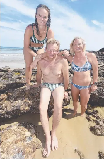  ?? Picture: ALAN BARBER ?? TAKING THE PLUNGE: Ingilby Dickson, his daughter Greta and Australian water polo Olympian Rowie Webster, who is also an Anglesea SLSC member, will take part today.