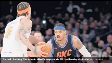  ?? /GETTY IMAGES ?? Carmelo Anthony (der.) atento al balón en poder de Michael Beasley el sábado.