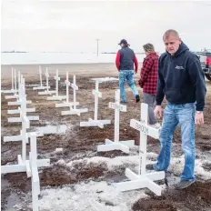  ?? BRANDON HARDER/FILES ?? Rocky Salisbury of Nipawin sets up crosses at the Humboldt Broncos bus crash site, north of Tisdale. The Broncos team has been selected Canada’s Newsmaker of the Year.