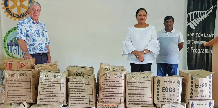  ?? Photo: Nicolette Chambers ?? Minister for Local Government, Housing and Community Developmen­t Premila Kumar (middle), handing over the cartons of food rations to the founder of the Koroipita Model Town, Peter Drysdale (left) on June 20, 2020.