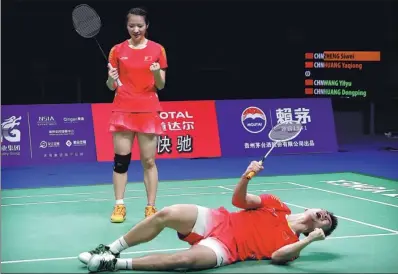  ?? MARK SCHIEFELBE­IN / AP ?? Huang Yaqiong (top) and Zheng Siwei react after beating Chinese teammates Wang Yilyu and Huang Dongping in the mixed doubles final at the BWF World Championsh­ips in Nanjing, Jiangsu province, on Sunday.