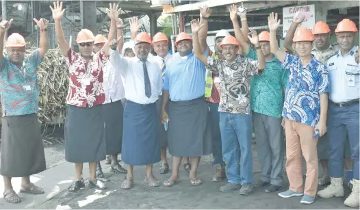  ?? Photo: Nacaniela Tuilevuka ?? Guests and staff of the Labasa sugar mill at the celebratio­n of the mill’s closing for this year.