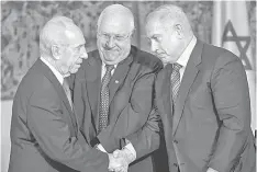  ??  ?? Files photo shows Peres (left) shaking hands with incoming Prime Minister Benjamin Netanyahu (right) as Knesset (Israeli Parliament) speaker Reuven Rivlin looks on during a change of power ceremony at Peres’ residence in Jerusalem. — AFP photo