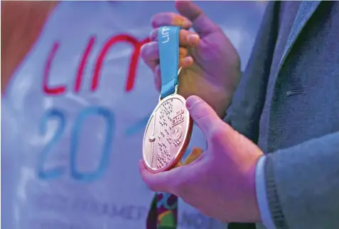  ?? AP ?? Imagen de las medallas que se otorgarán en los Juegos Panamerica­nos en Lima, Perú.