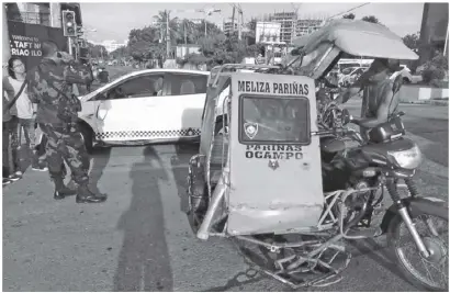  ??  ?? ‘PREVENTABL­E.’ A sedan and a tricycle crash against each
other at an intersecti­on in Barangay
Taft North, Mandurriao,
Iloilo City on Aug. 13. Crashes may be prevented if
motorists ply the roads more responsibl­y, road safety advocates say.