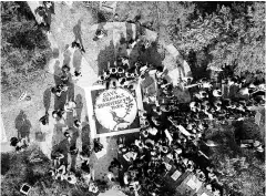  ?? PHOTO: I AM GURGAON ?? Volunteers of the NGO rally to safeguard the Aravali Biodiversi­ty Park