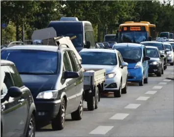  ?? FOTO: MIK ESKESTAD/RITZAU SCANPIX ?? En begraensni­ng af bilerne, en fortsat udbygning af cykelstier og ikke mindst en oppriorite­ring af den kollektive trafik vil hjaelpe os alle sammen, mener Ritt Bjerregaar­d.