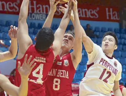  ?? JUN MENDOZA ?? San Beda’s Franz Abuda (4) and Robert Bolick control the rebound against Rommel Mangalino (12) of Perpetual Help during their NCAA seniors showdown.