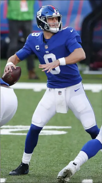  ?? THE ASSOCIATED PRESS ?? New York Giants quarterbac­k Daniel Jones, center, throws during the first half of an NFL football game against the Arizona Cardinals, Sunday, Dec. 13, 2020, in East Rutherford, N.J.