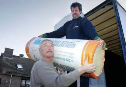  ?? FOTO PIETER-JAN VANSTOCKST­RAETEN ?? Uw dak isoleren brengt u steeds meer op als u uw huis wilt verkopen.